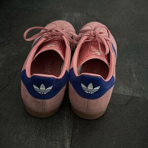 Women’s pink and blue adidas gazelle worn a couple times but in good condition